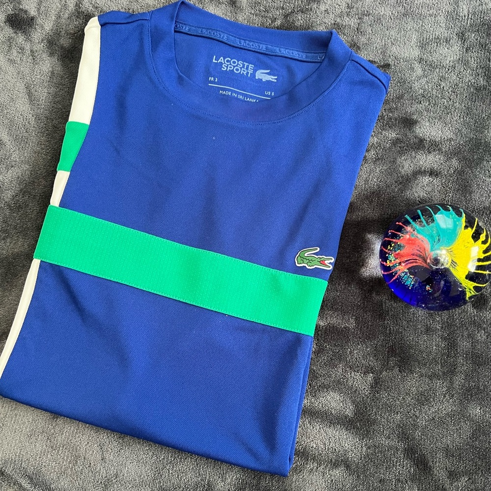 Lacoste breathable tee worn only once very comfortable and beautiful